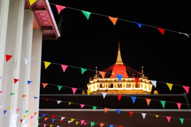 Altın Buda, kırmızı arka plan, Wat Saket, Bangkok, Tayland
