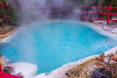 Doğal Termal Sıcak Bahar Havuzu