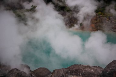 Japonya 'daki Doğal Volkanik Onsen Havuzu' ndan Kalın Buhar Yükseliyor