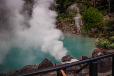 Japonya 'daki Doğal Volkanik Onsen Havuzu' ndan Kalın Buhar Yükseliyor