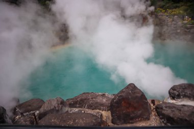 Japonya 'daki Doğal Volkanik Onsen Havuzu' ndan Kalın Buhar Yükseliyor