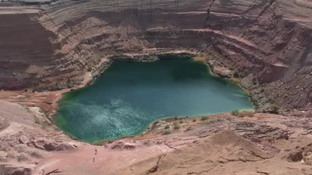 Massive Crater Old Copper Quarry Full Water Hidden Lake Timna — Stock Video