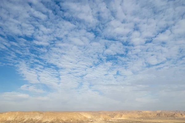 Έρημος Και Γαλάζιο Ουρανό Τοπίο — Φωτογραφία Αρχείου