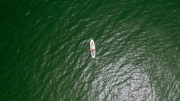 Sup Surfař Uprostřed Oceánu Letecký Pohled — Stock fotografie
