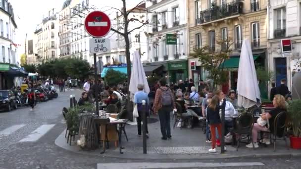 Typische Franse Straat Wijk Montmartre Met Cafés Restaurants Kunstgalerijen — Stockvideo
