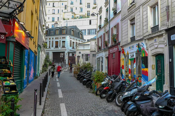 Τυπικό Γαλλικό Δρόμο Στην Περιοχή Montmartre Καφετέριες Εστιατόρια Και Γκαλερί — Φωτογραφία Αρχείου