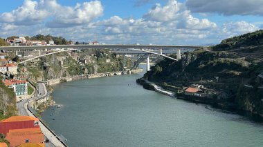 Porto, Portekiz eski şehir Douro Nehri üzerinde.