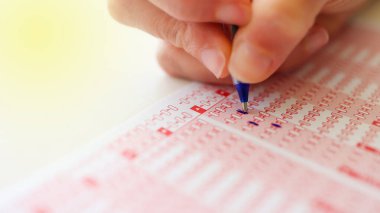 Piyango biletindeki rakamları seçerek öngörü yapmak. 