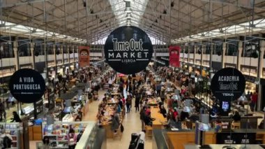 Time Out Market Lisboa, Portekiz 'in Lizbon kentindeki Cais do Sodre şehrinde yer alan bir yemek salonu..