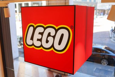 Lego dükkanında lego logosu.
