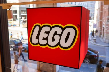 Lego dükkanında lego logosu.