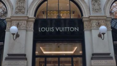Louis Vuitton mağaza, Milano, İtalya.