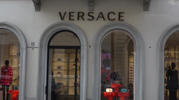 Magasin Versace Les Gens Passent Devant Magasin Versace — Video