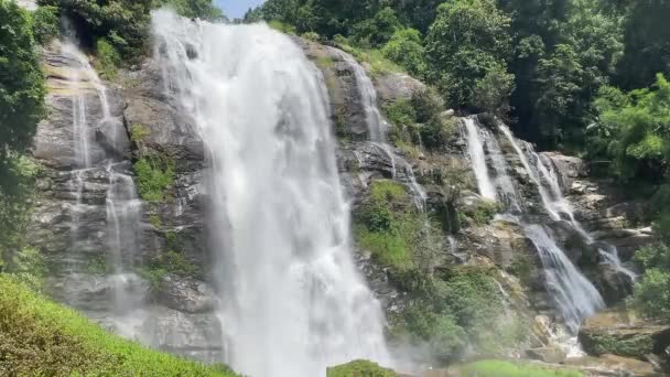 Beautiful Landscape View Big Wachirathan Waterfall Rainy Season Doi Inthanon — Stockvideo