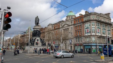 Ey Dublin 'deki Connell Köprüsü.