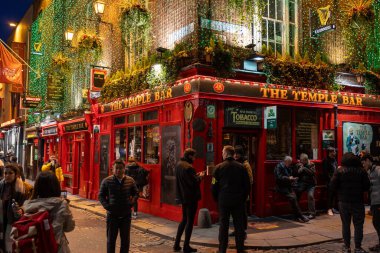 DUBLIN, İrlanda - 25 Mart 2023 Dublin, İrlanda 'daki Tapınak Bar Quarter.