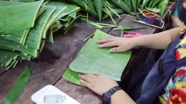 Muz Yaprakları Geleneksel Teknikler ve Yöntemleri ile Sanat Sanatı Araştırması.