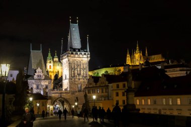 Prasna Brana pudra kulesi Cumhuriyet Meydanı, Prag, Çek Cumhuriyeti.