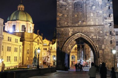 Prasna Brana pudra kulesi Cumhuriyet Meydanı, Prag, Çek Cumhuriyeti.