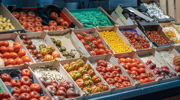 Olika Färska Frukter Och Grönsaker Marknaden Barcelona Spanien Royaltyfria Stockbilder