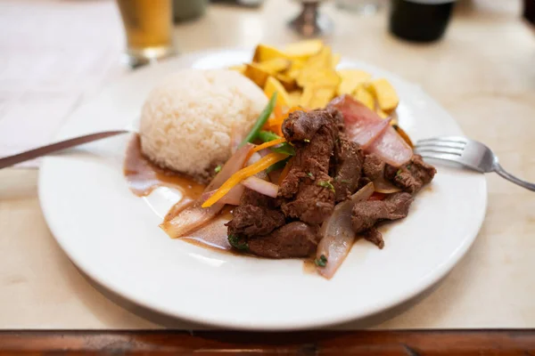 Plate Lomo Saltado Typical Peruvian Food Cutlery Table — Stock Photo, Image