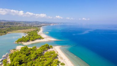 Yunanistan 'da Kumsalda Dinlenen İnsanların Uçan Dronu' ndan Hava Görüntüsü.