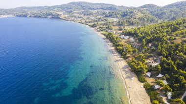 Yunanistan 'da Kumsalda Dinlenen İnsanların Uçan Dronu' ndan Hava Görüntüsü.