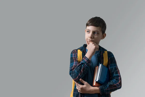 Στοχαστικό Παιδί Μαθητής Συλλογισμού Casual Ρούχα Και Πουκάμισο Σχολική Τσάντα — Φωτογραφία Αρχείου