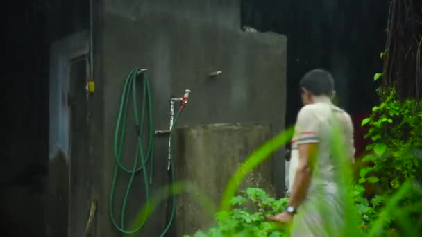 Magazynowanie Wody Deszczowej Indiańskiej Wiosce — Wideo stockowe
