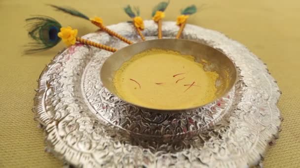 Pasta Cúrcuma Para Ceremonia Haldi Ritual Boda Hindú Indio — Vídeos de Stock