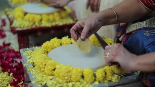Индуистская Гуджарати Свадьба Вана Расам Момент — стоковое видео