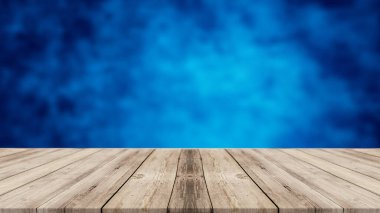 Bulanık mavi arkaplan ile ahşap ürün görüntüleme arkaplanı.