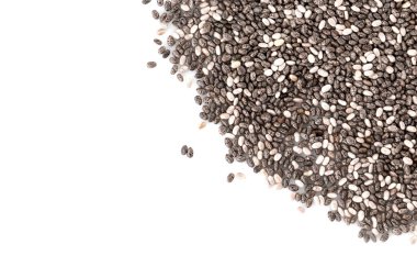 Beyaz arkaplanda Chia tohumları.