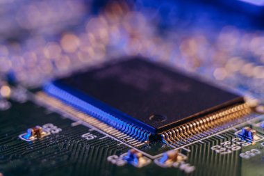 Araba imalatında çip sıkıntısı. Elektronik çiplerin ve elektronik kontrol panellerinin yüksek teknoloji ürünü..