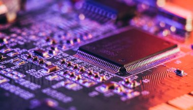 Araba imalatında çip sıkıntısı. Elektronik çiplerin ve elektronik kontrol panellerinin yüksek teknoloji ürünü..