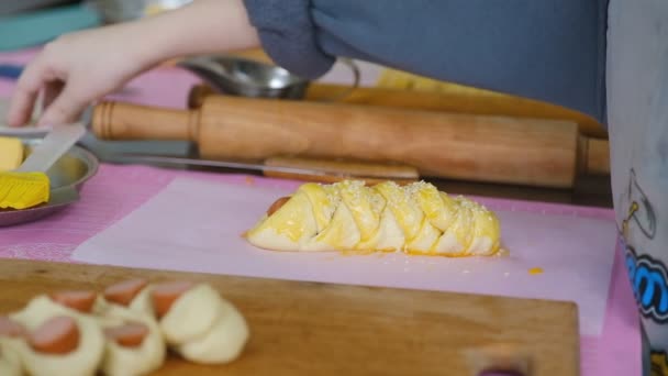 Kinder Nehmen Hotdog Kochkurs Teil — Stockvideo