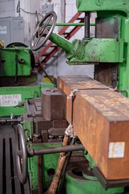 Metal fabrikasında eski ekipmanların modernizasyonu. Metal işçiliğinin eski teknolojileri.