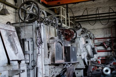 Metal fabrikasında eski ekipmanların modernizasyonu. Metal işçiliğinin eski teknolojileri.