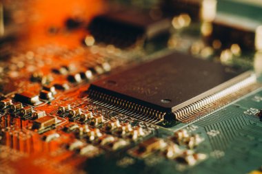 Araba imalatında çip sıkıntısı. Elektronik çiplerin ve elektronik kontrol panellerinin yüksek teknoloji ürünü..