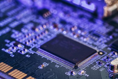 Araba imalatında çip sıkıntısı. Elektronik çiplerin ve elektronik kontrol panellerinin yüksek teknoloji ürünü..