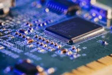 Araba imalatında çip sıkıntısı. Elektronik çiplerin ve elektronik kontrol panellerinin yüksek teknoloji ürünü..