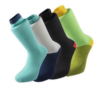 Farklı dizaynlara dizilmiş renkli çoraplar, örülmüş diz boyu çoraplar. Beyaz arkaplanda izole edilmiş yüksek çözünürlüklü fotoğraf.