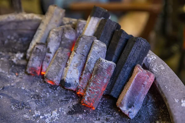 Płonące Węgle Palenie Czerwonego Węgla Drzewnego Przygotowania Tureckiej Kawy Żar — Zdjęcie stockowe