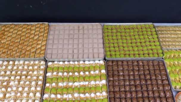 Tipos Baklava Turca Bandejas Burma Kadayif Sobiyet Sutlu Nuriye Chocolate — Vídeo de Stock
