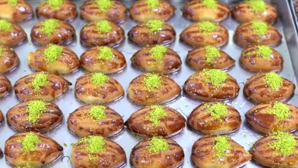 Productie Van Sekerpare Dessert Dessertfabriek Heerlijke Turkse Zoete Sekerpare Het — Stockvideo