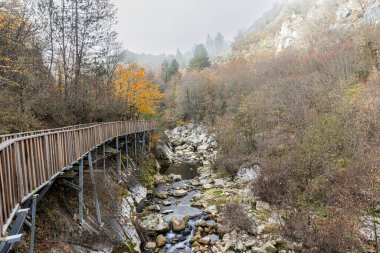 Kastamonu 'nun Pinarbasi kentindeki Horma Kanyonu. Güzel sonbahar manzaralı Horma Kanyonu.