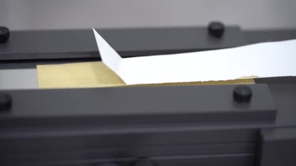 Kalite Kontrolü Koli Bandı Üretim Fabrikasındaki Laboratuvarda Yapılır Yapışkan Bant — Stok video