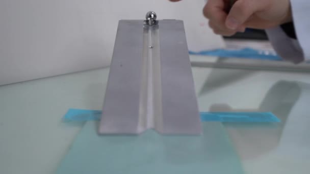 Control Calidad Lleva Cabo Laboratorio Fábrica Producción Cinta Adhesiva Probador — Vídeos de Stock