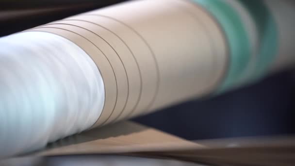 Виготовлення Картонних Боббінів Паперовий Верстат Виробляє Технічний Картон Старому Бумбумі — стокове відео
