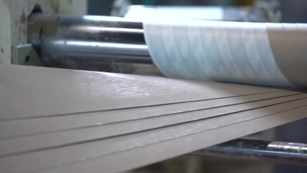 Χαρτονένια Κατασκευή Κουτιών Μηχανή Παραγωγής Χαρτιού Παράγει Τεχνικό Χαρτόνι Ένα — Αρχείο Βίντεο